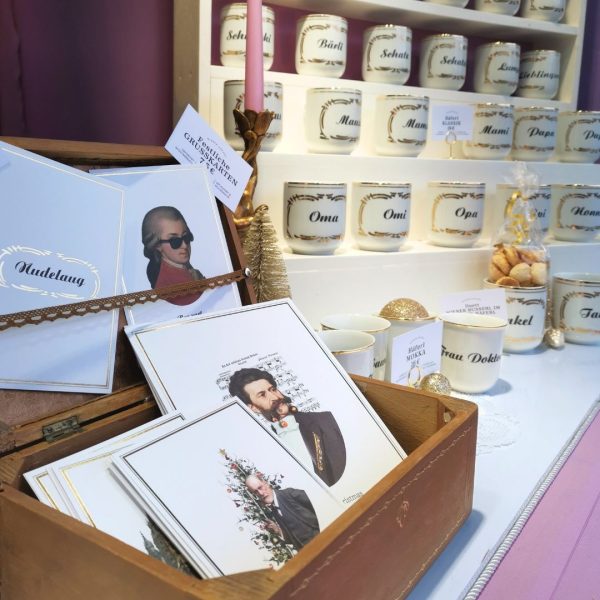 Weihnachtsstand von Wiener Häferl mit Häferl, Mokka Tassen, Post- und Grußkarten